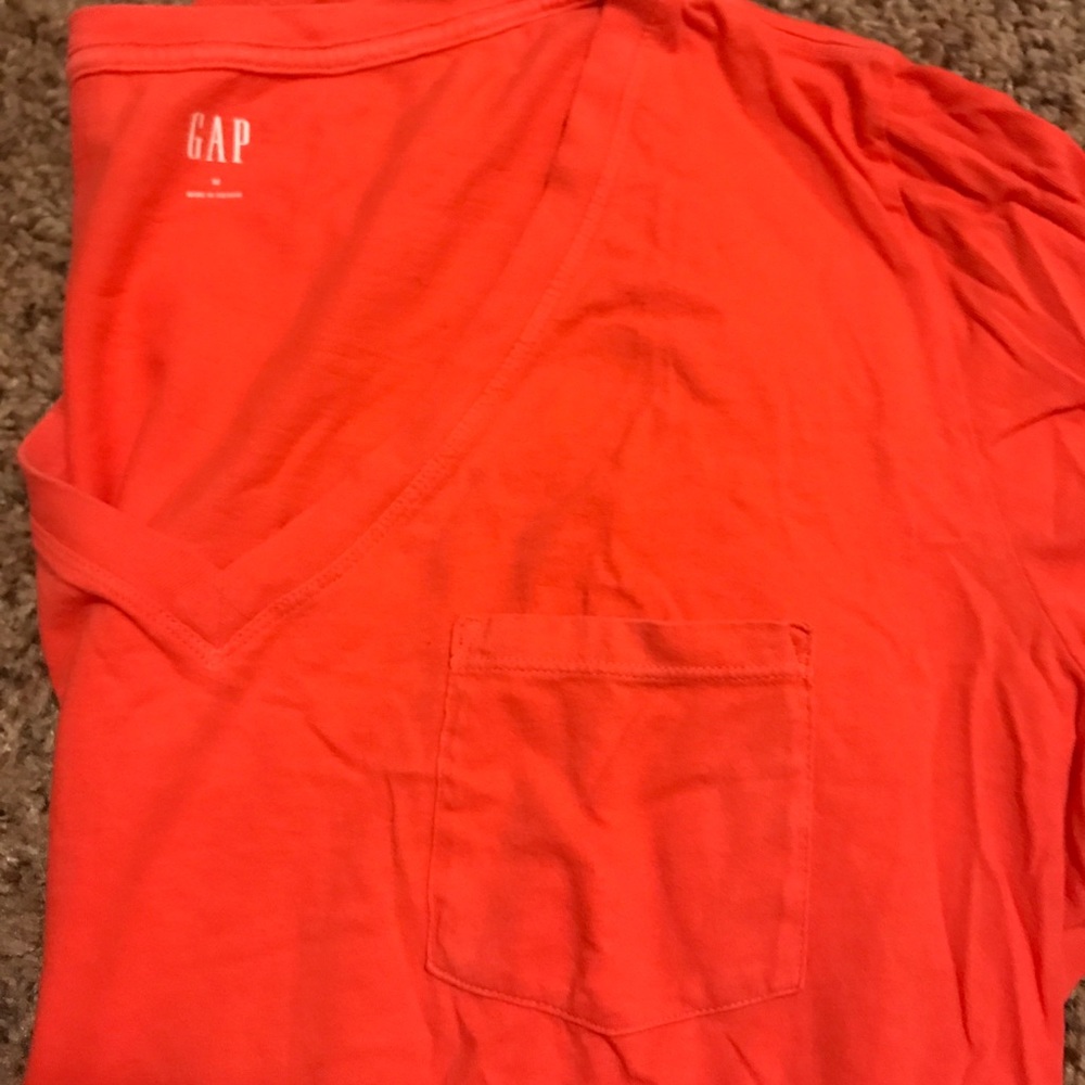 Gap tee